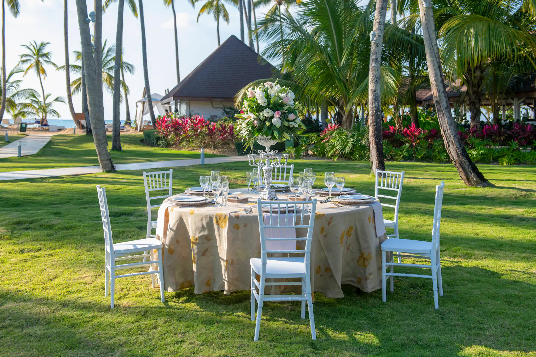 Book your wedding day in Viva Wyndham V Samana